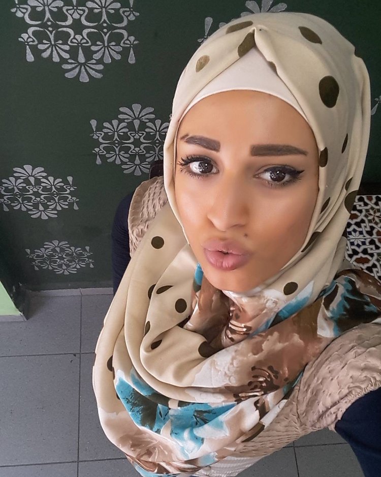 Aaliyah Hadid хиджаб служанка