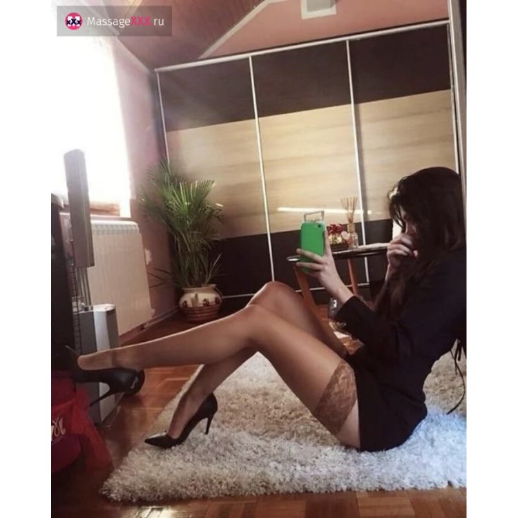 Селфи чулки на ножках