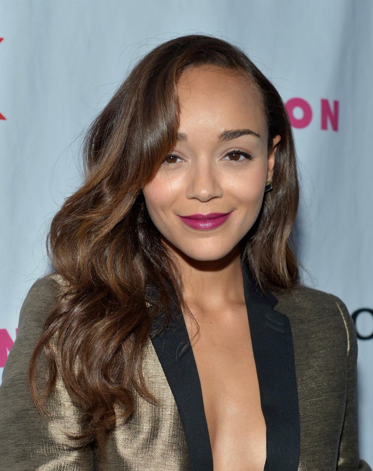 Высокий лоб у девушки