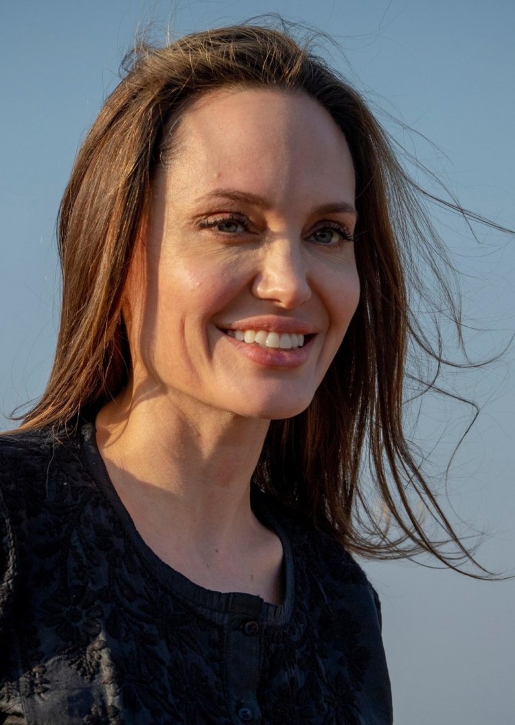 Анджелина Джоли лоб