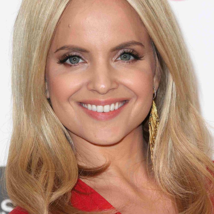 Дженнифер Лопес с челкой образ