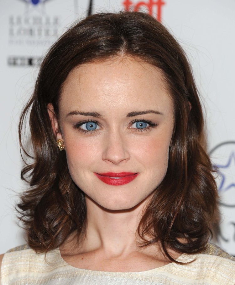 Прически с большим лбом