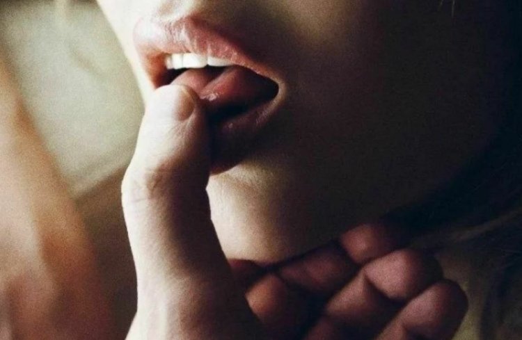 Палец в рот