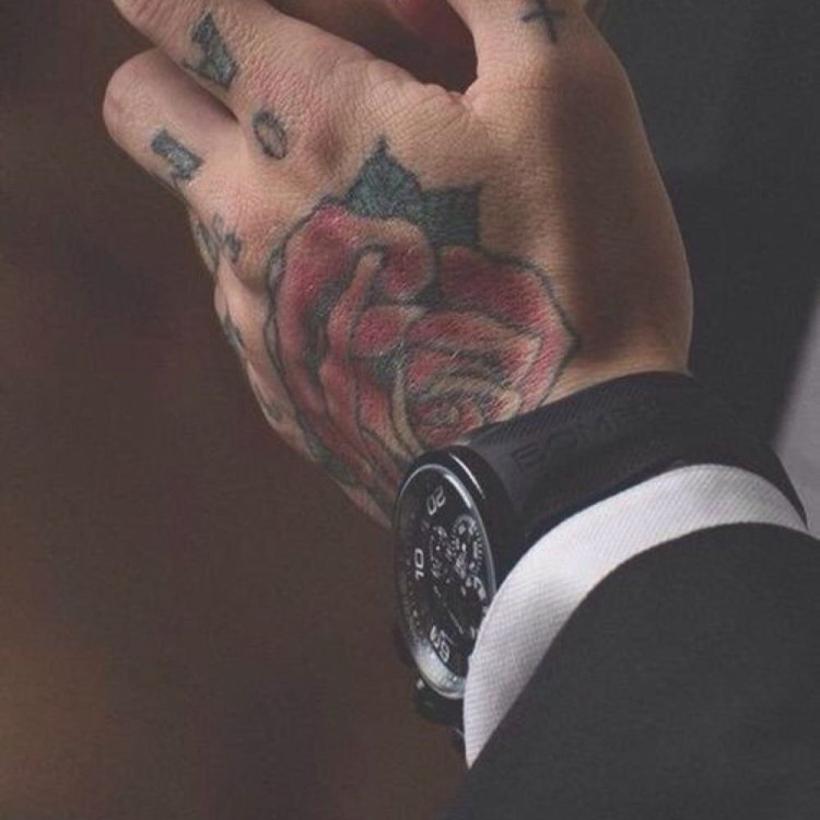 Мужские пальцы во рту