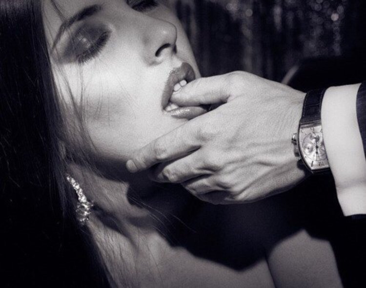 Палец в рот