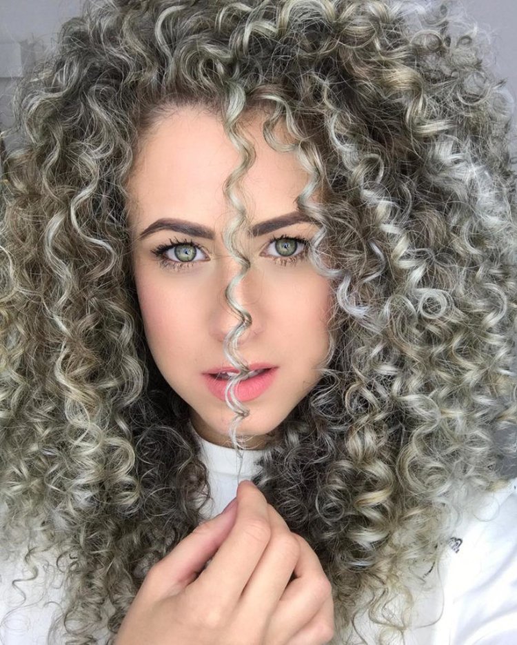 Ханна с кудрями