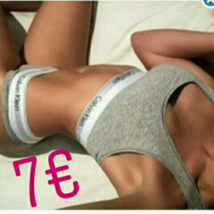 Девушки в Нижнем белье Кельвин Кляйн