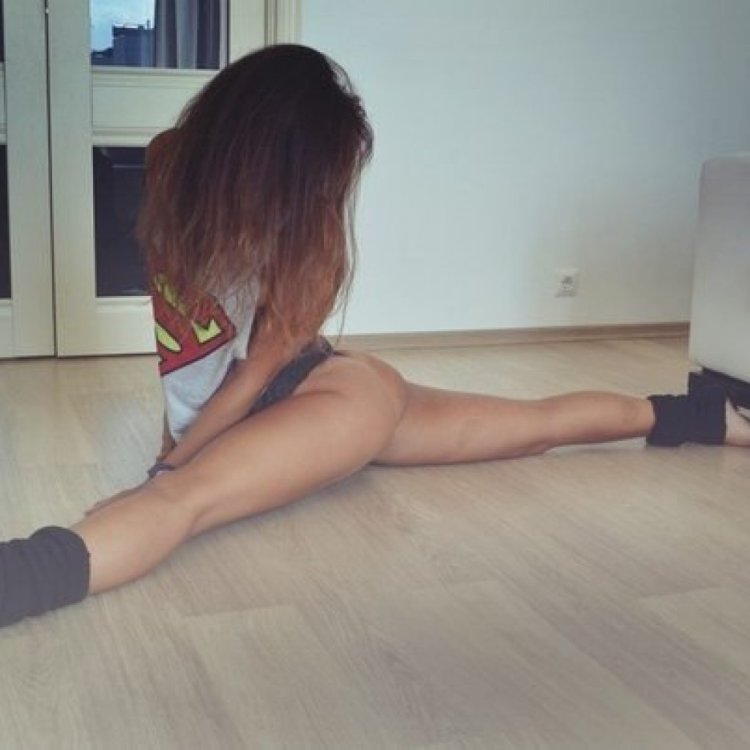 Девушка на шпагате без лица