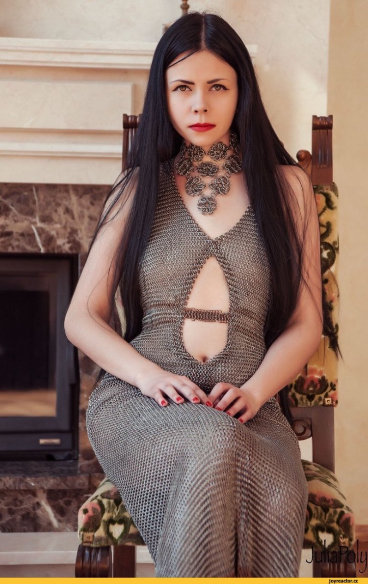 Анна Самохина в кольчуге