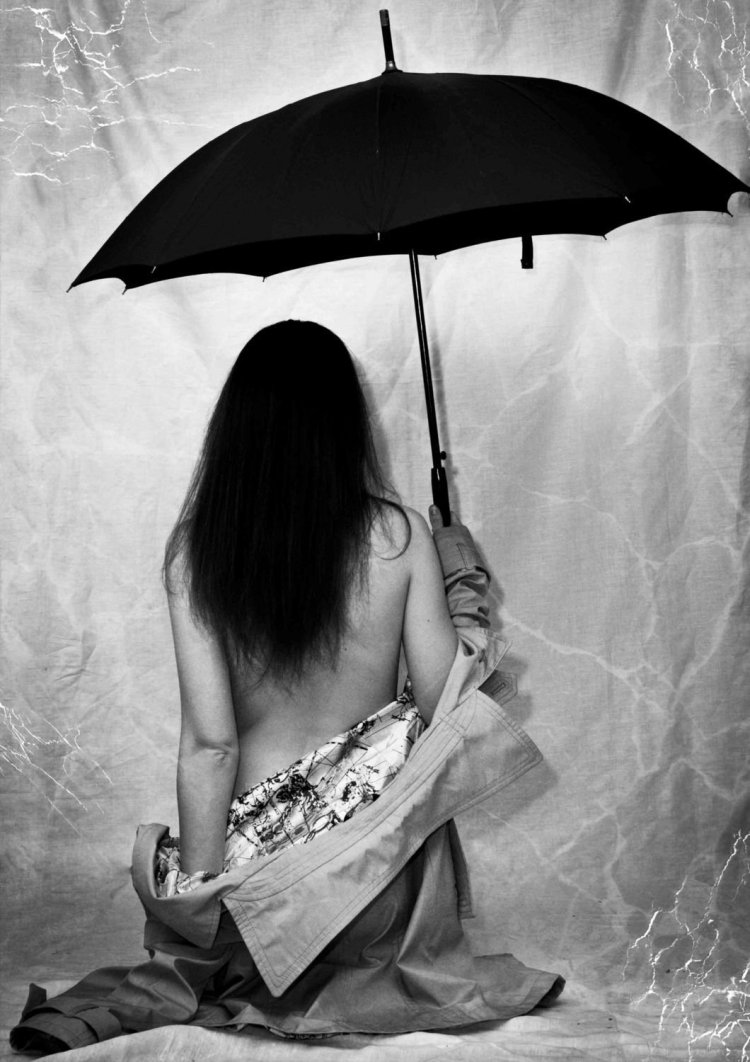 Девушка с зонтиком