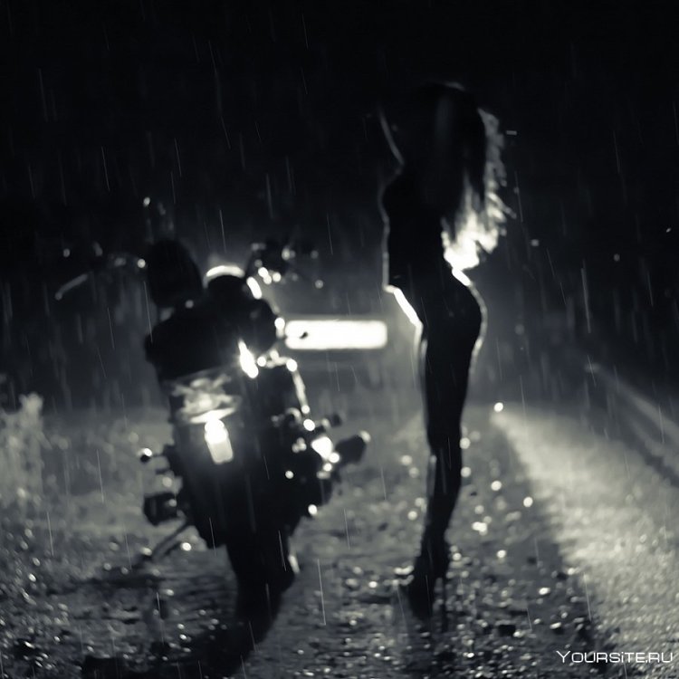 Мотоцикл под дождем