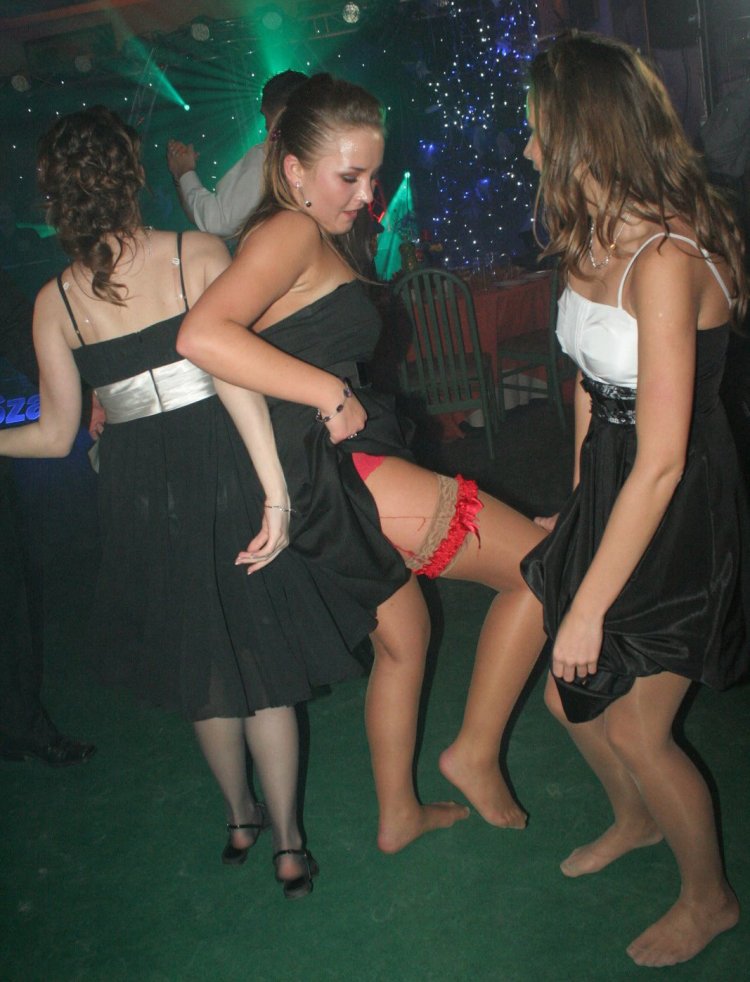 Корейские девушки в клубе