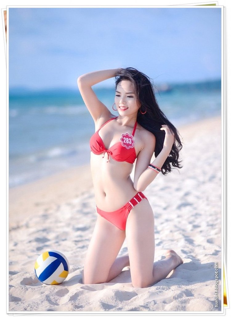 Ко Сибасаки в купальнике