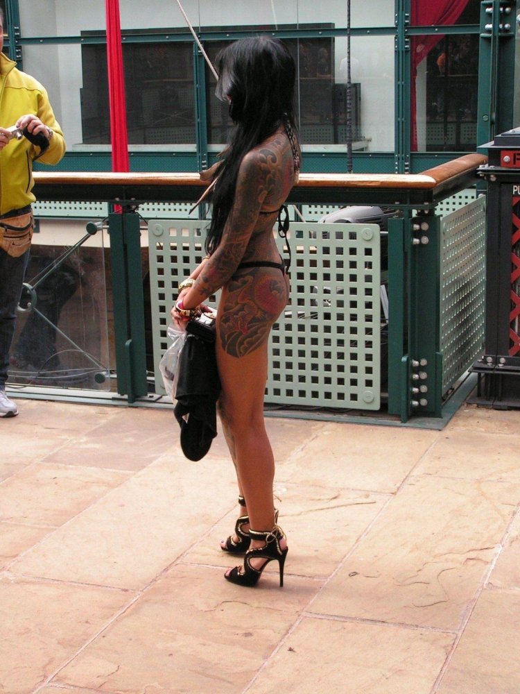 Вызывающе одетые девушки