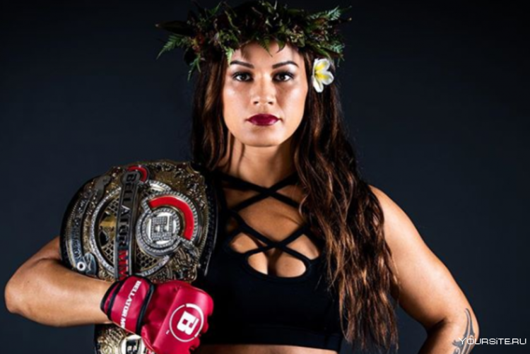 МАКФАРЛЕЙН боец девушка