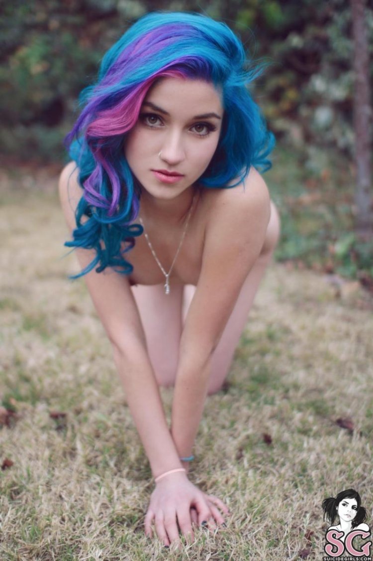 Стася мар с синими волосами