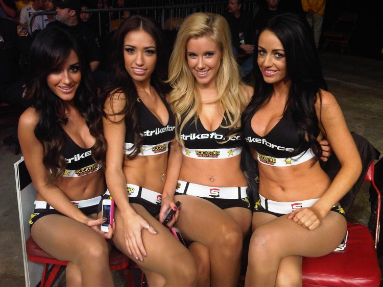 Ринг герлз в бикини