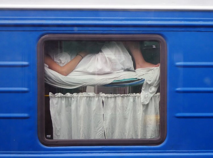 Красивые девушки в поезде