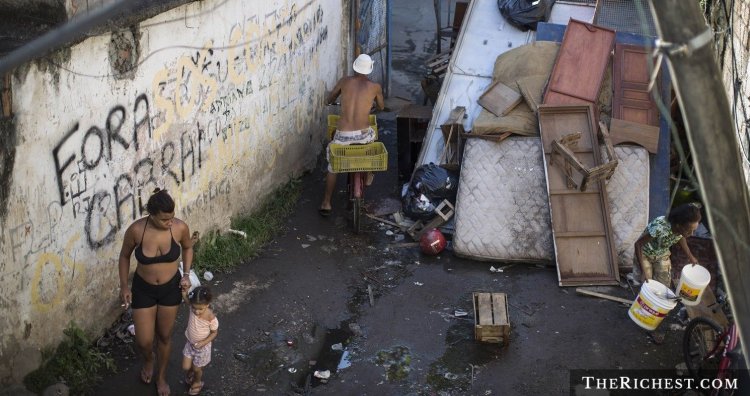 Бездомные на улицах Рио-де-Жанейро