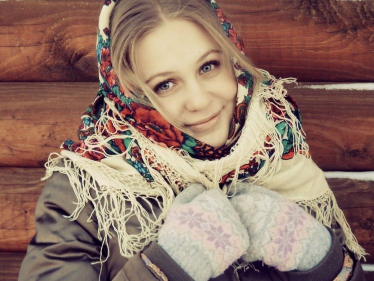 Девушка в платке