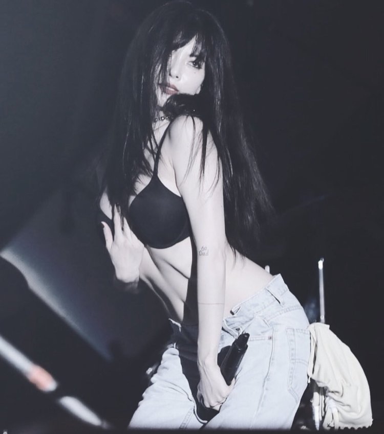 IU певица фигура