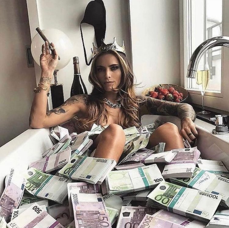 София Томалла в Нижнем белье