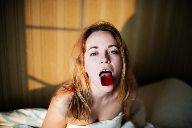 Девушка с открытым ротиком
