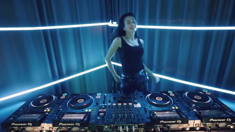 Китайские диджеи девушки