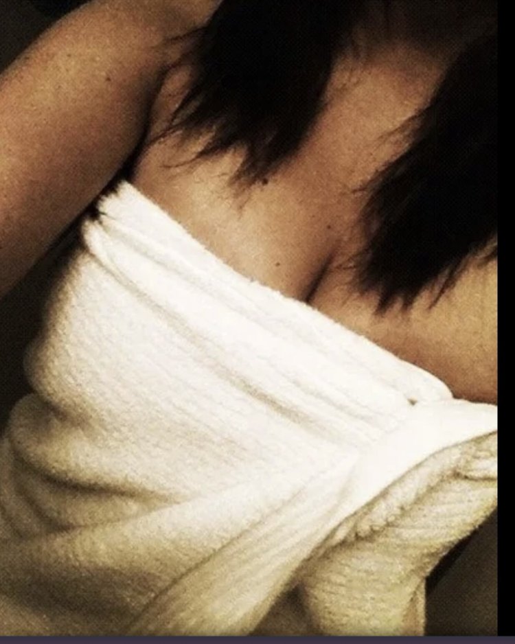 Девушка в полотенце без лица