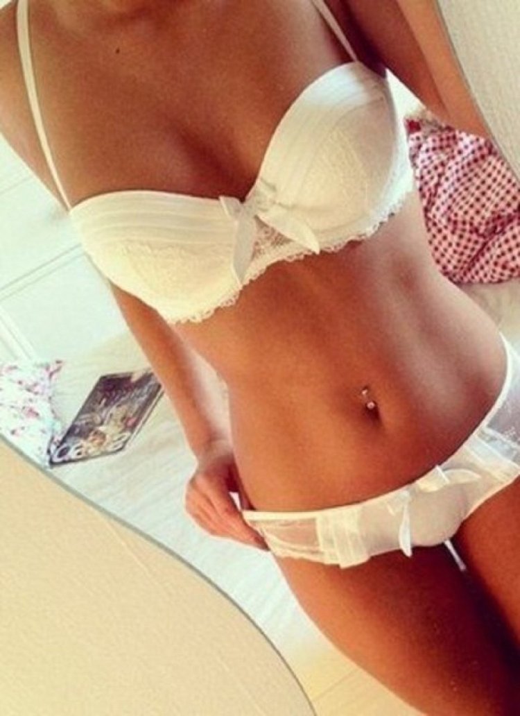 Блондинка в Нижнем белье без лица