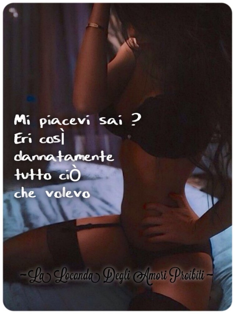 Брюнетка в белье без лица