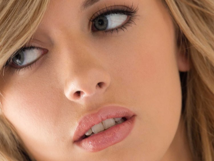 Красивый женский нос