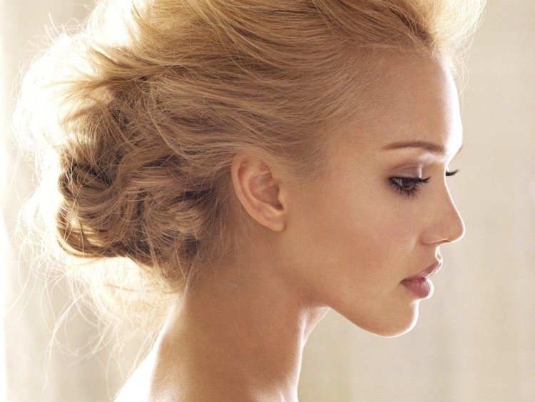 Девушка в профиль