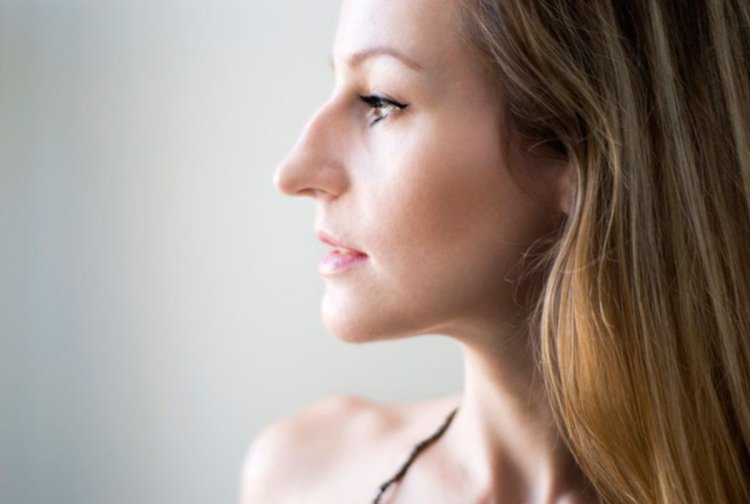 Римский нос с горбинкой