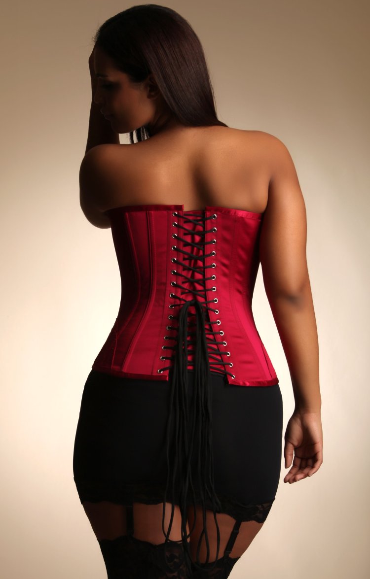 Linda Lee Nunziato в платье