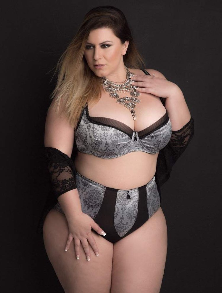 Женщина в корсете