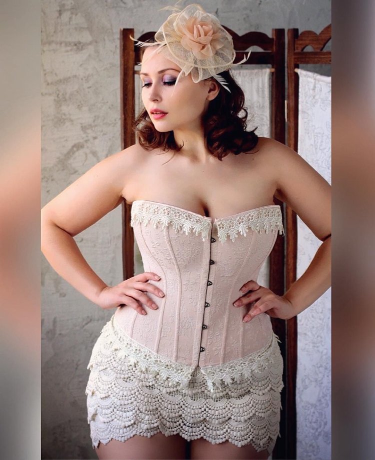 Красавицы в корсетах