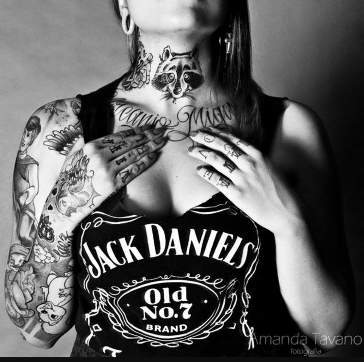 Девушка с виски