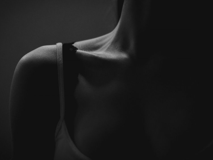 Оголенное плечо