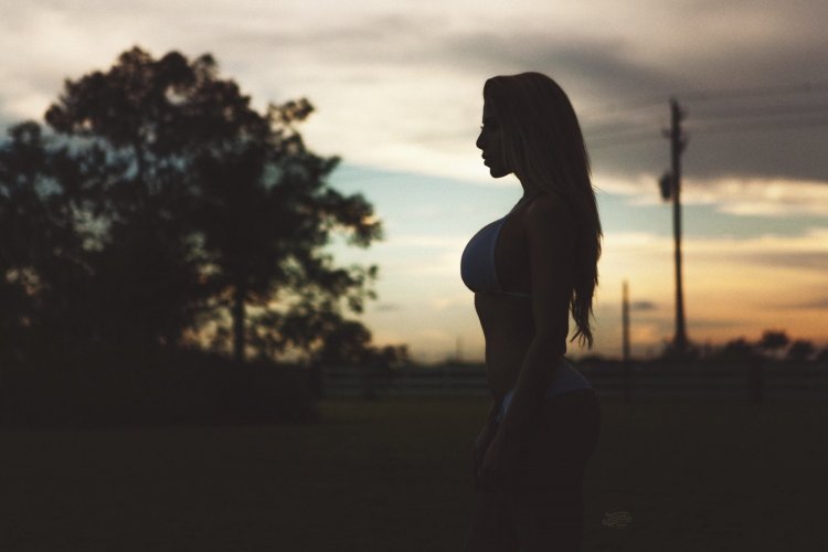 Девушка сзади