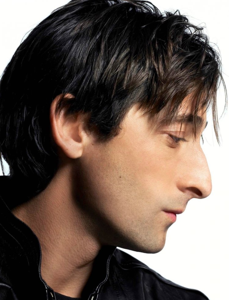 Большой нос у девушки