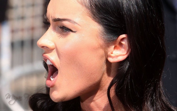 Орлиный нос у девушки