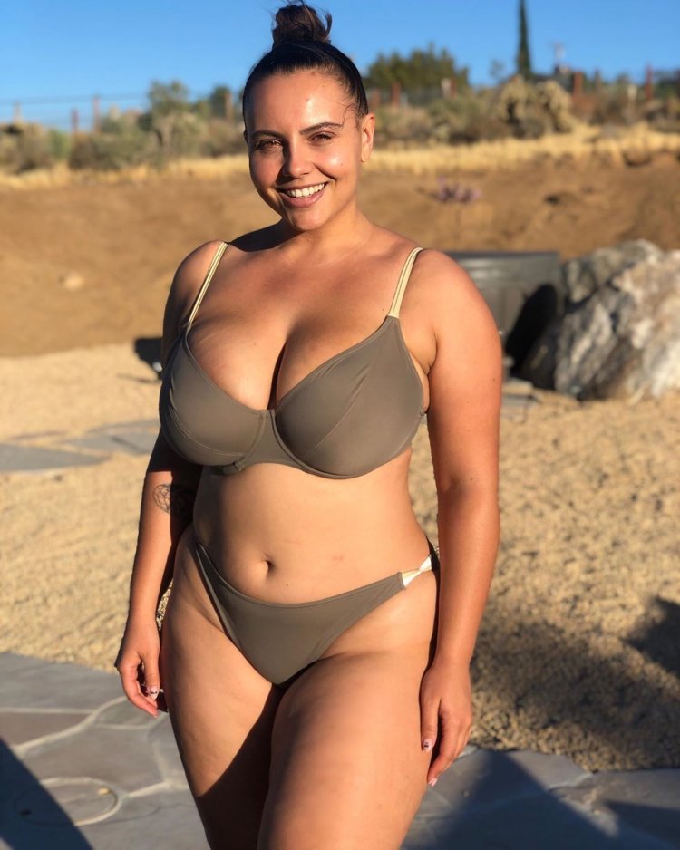 Анна Крылова плюс сайз бикини