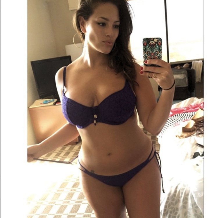 Селфи полных женщин