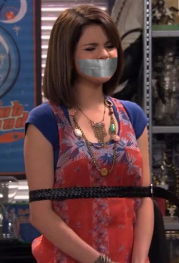 Селена Гомес gagged
