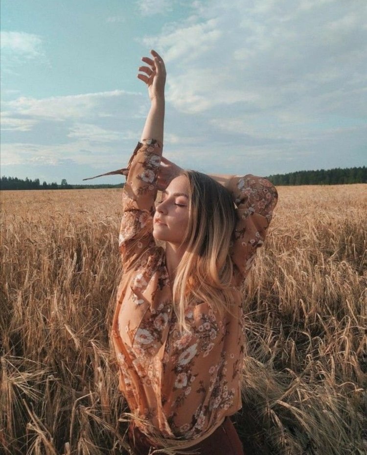 Оригинальная фотосессия в поле