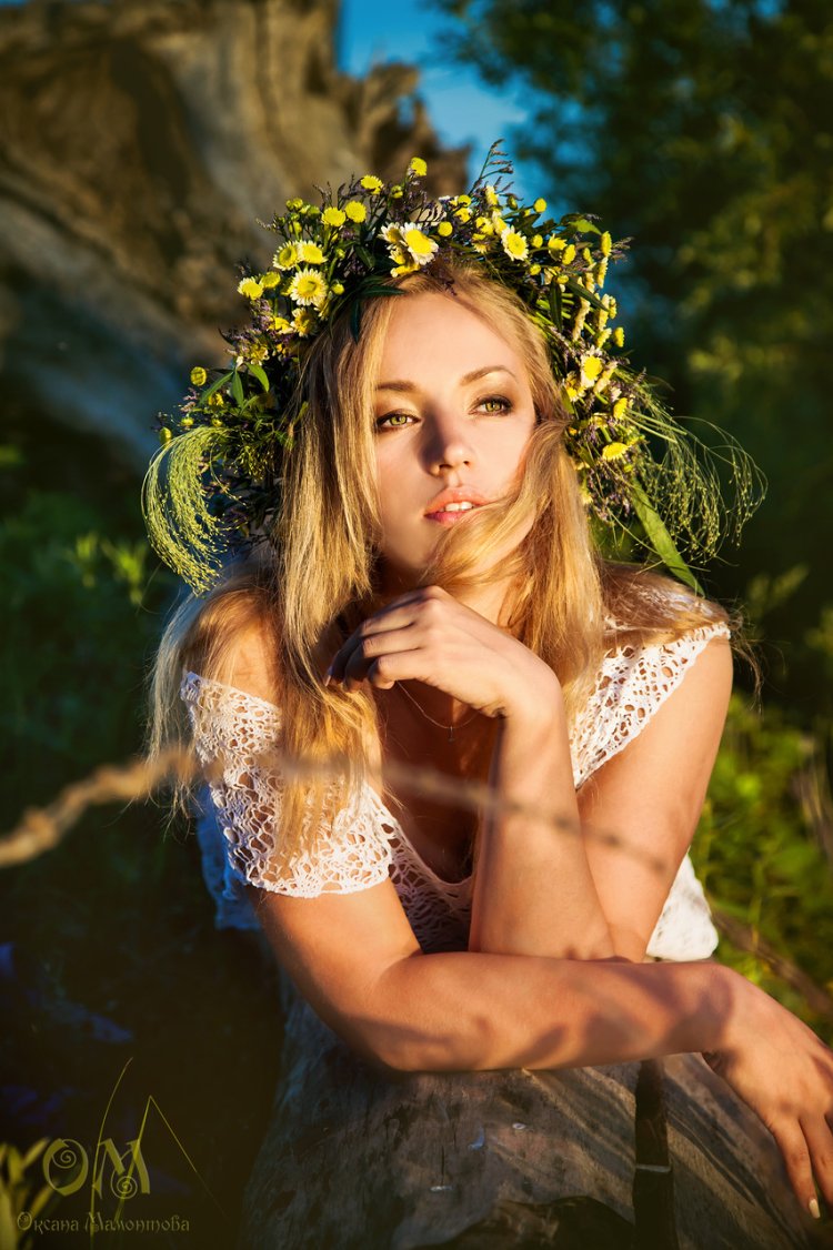 Славяне купаются в реке