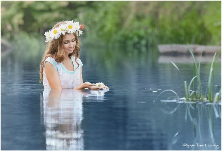 Девушки купаются без одежды