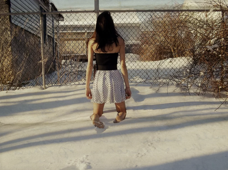 Босая на снегу