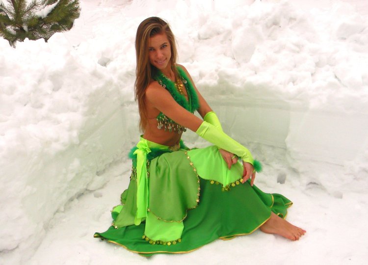 Восточные женщины босиком